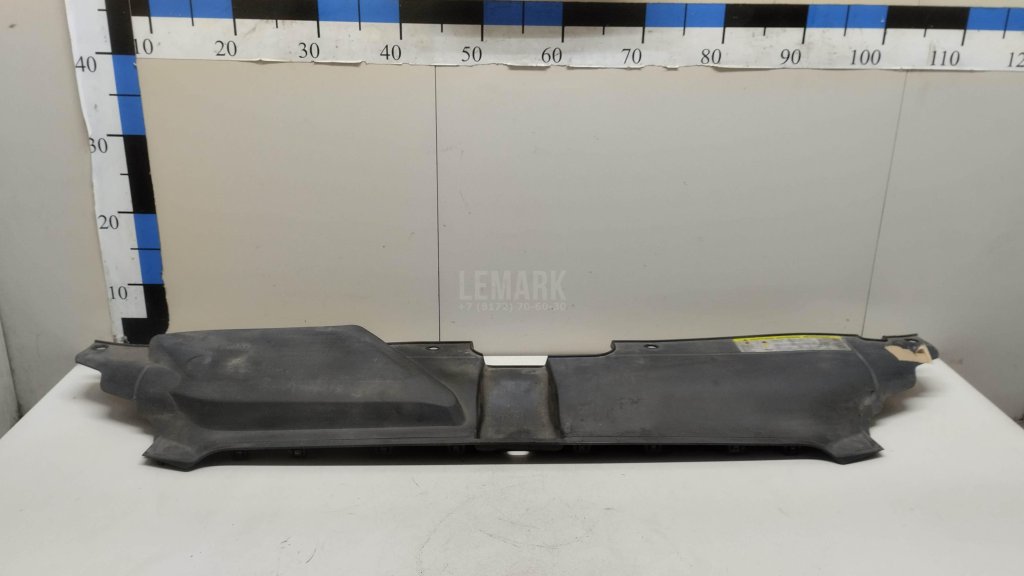 Кожух замка капота