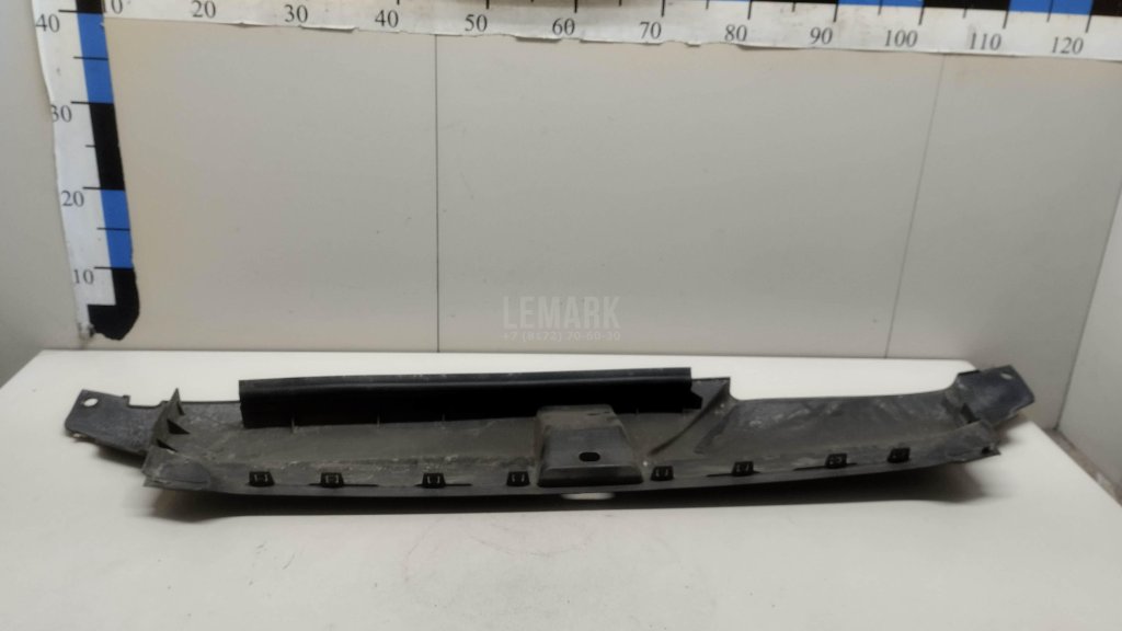 Кожух замка капота