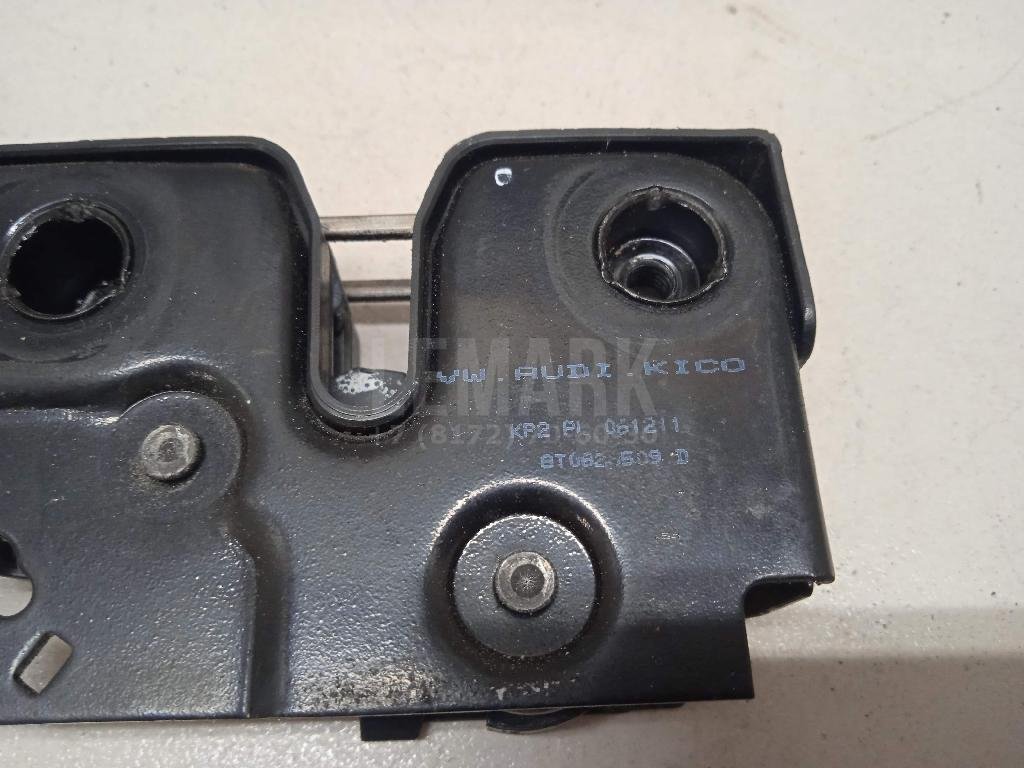 Замок капота