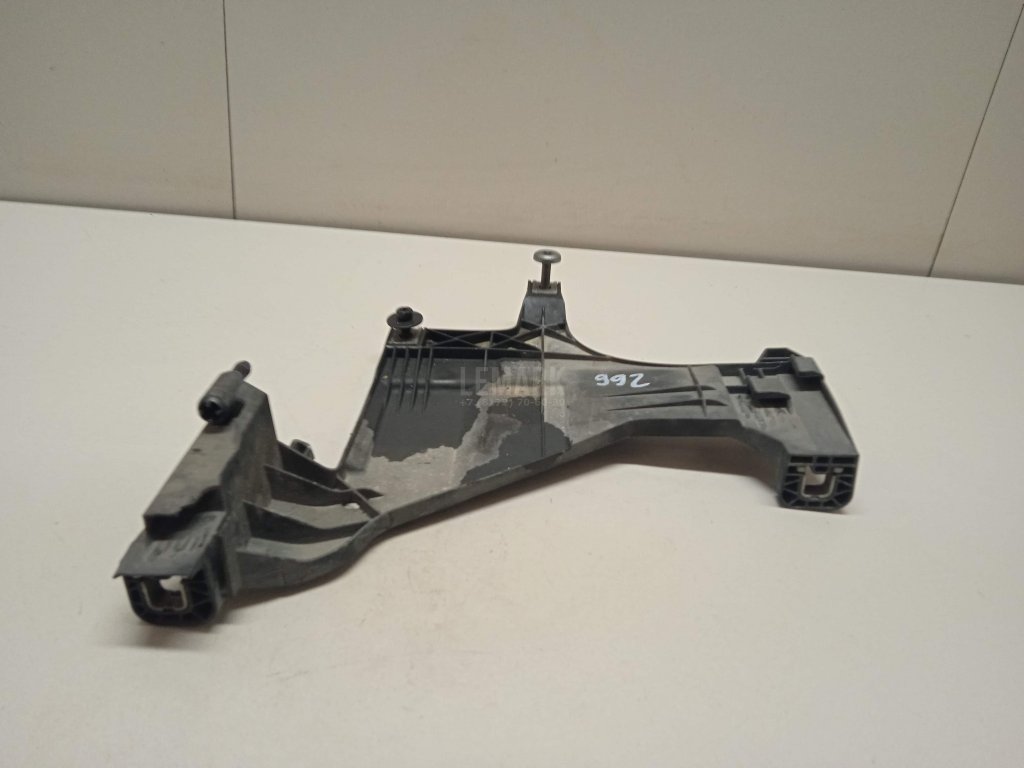 Кронштейн фар левый