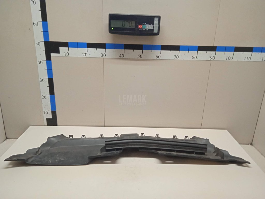 Кожух замка капота