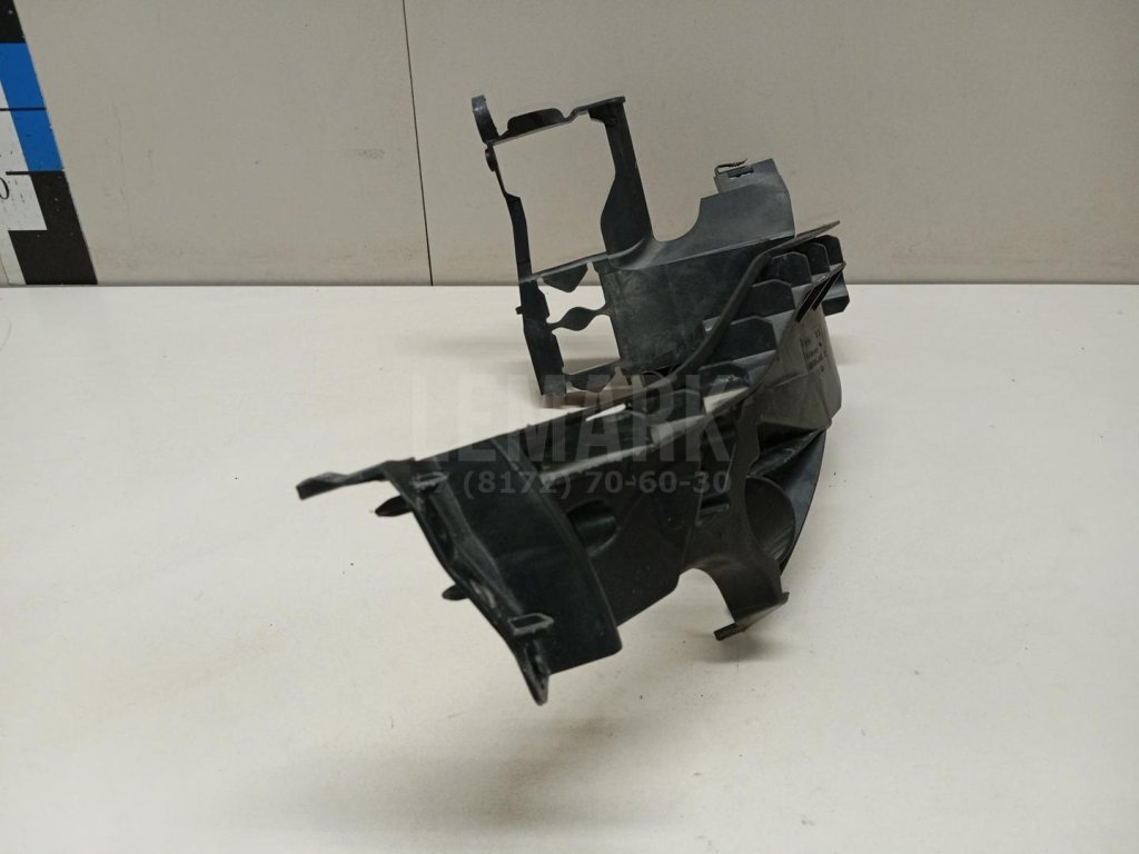 Кронштейн фар правый