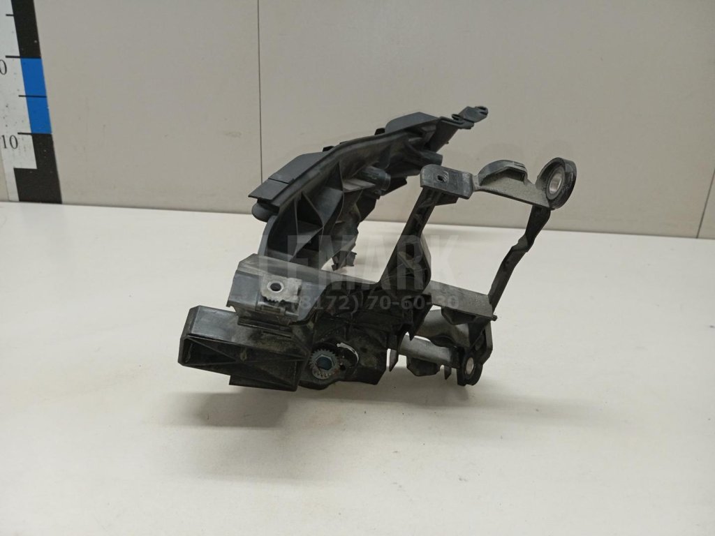 Кронштейн фар правый