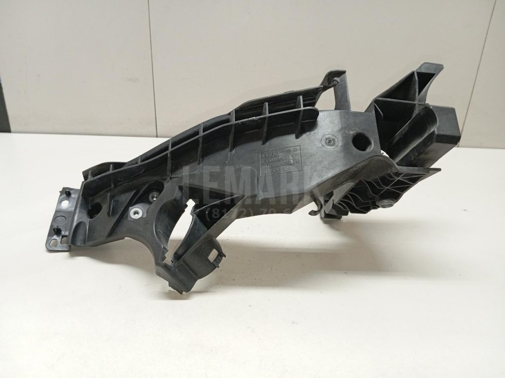 Кронштейн фар правый