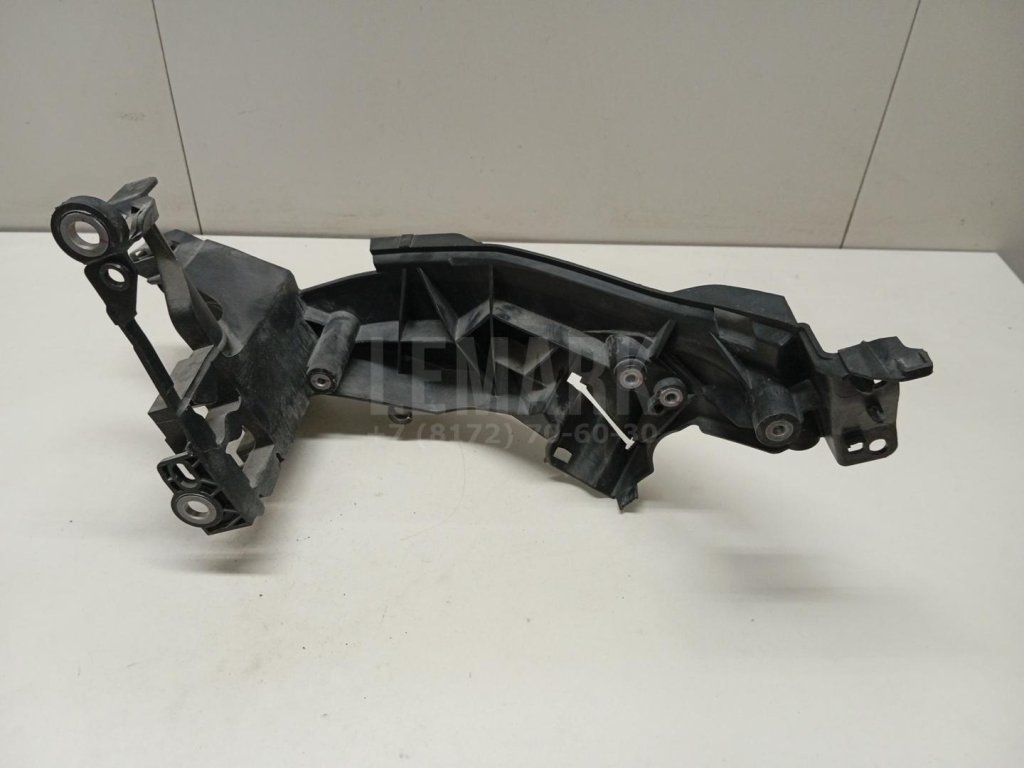 Кронштейн фар правый