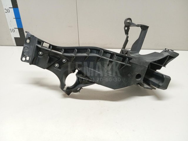 Кронштейн фар правый