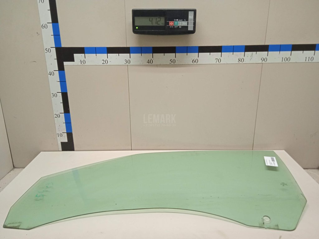 Стекло двери передней левой