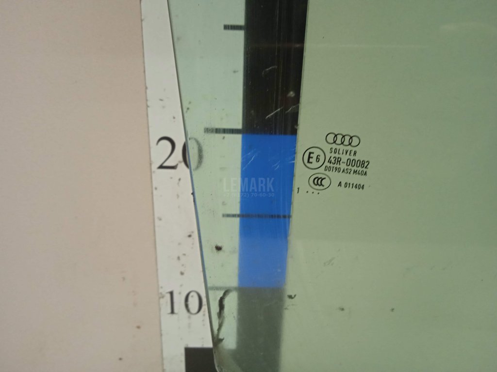 Стекло двери передней правой