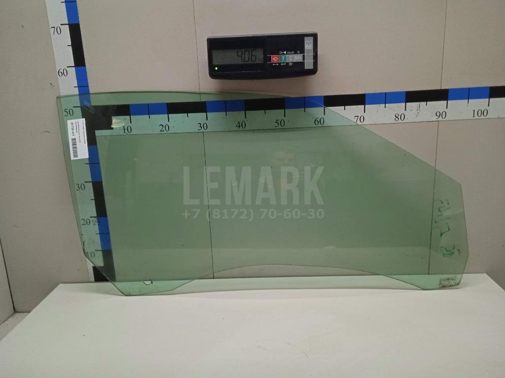 Стекло двери передней правой