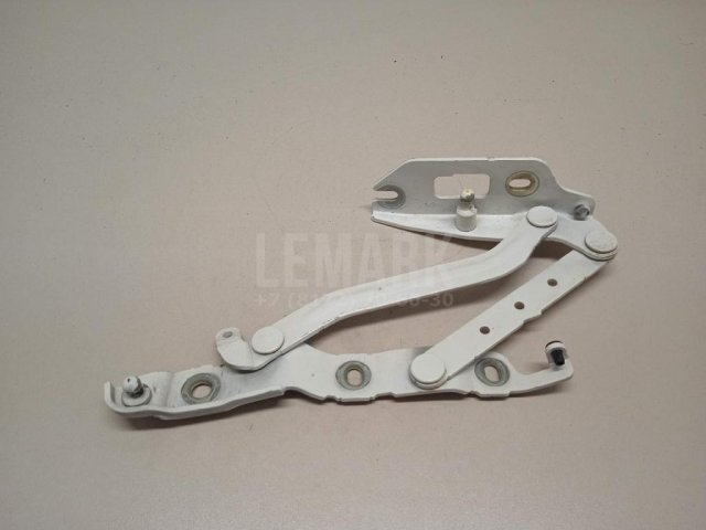 Петля крышки багажника