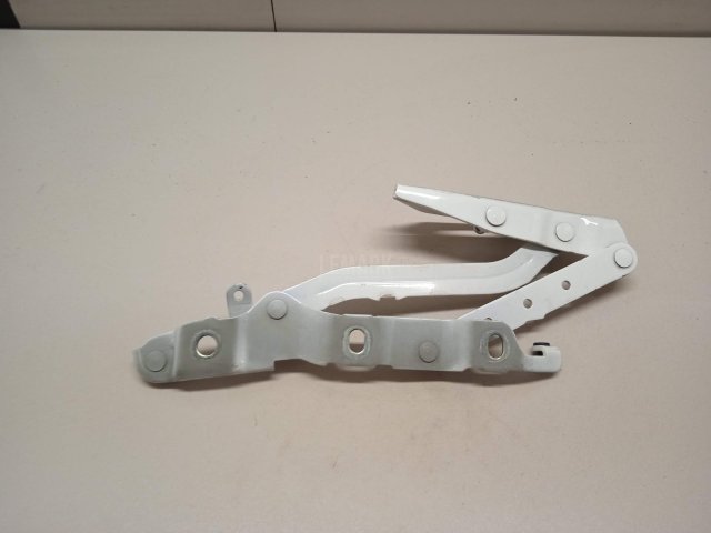 Петля крышки багажника