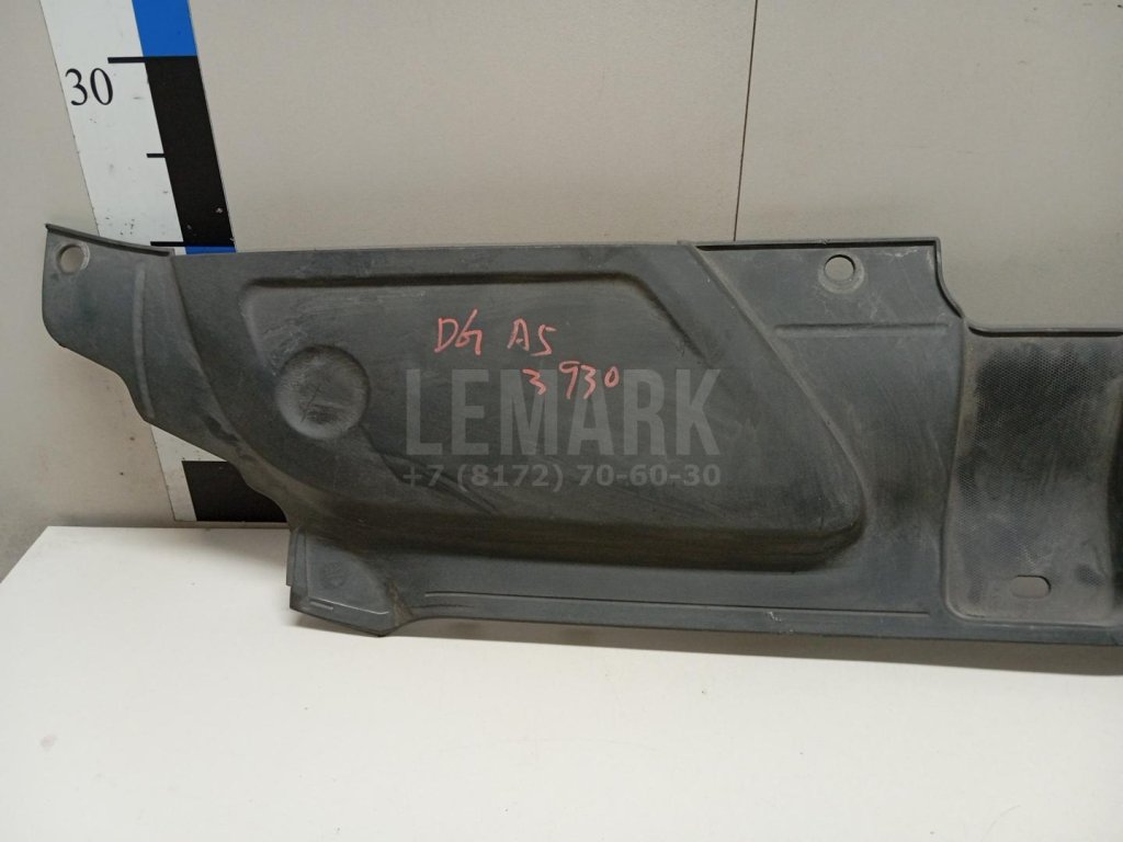 Кожух замка капота