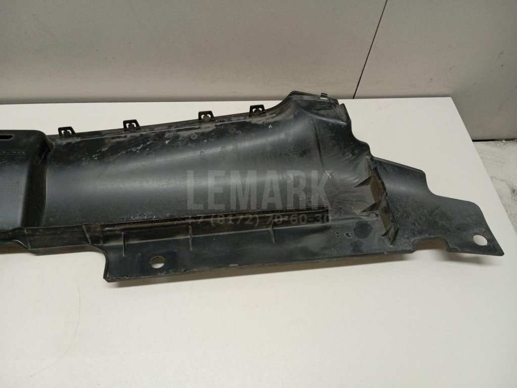 Кожух замка капота