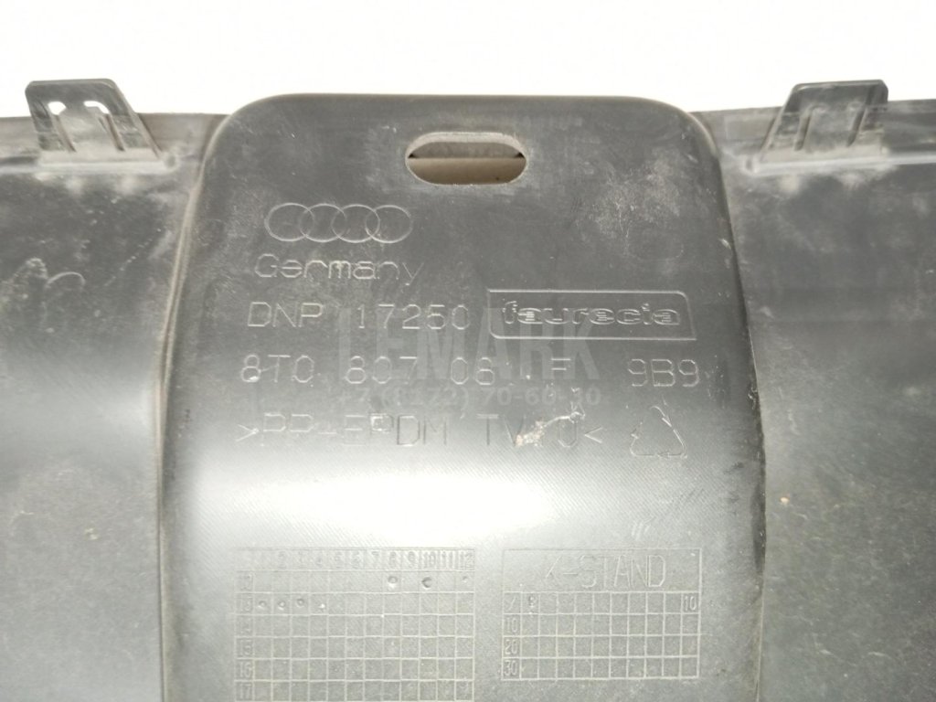 Кожух замка капота