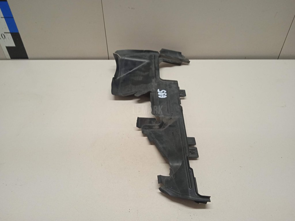 Воздуховод радиатора правый