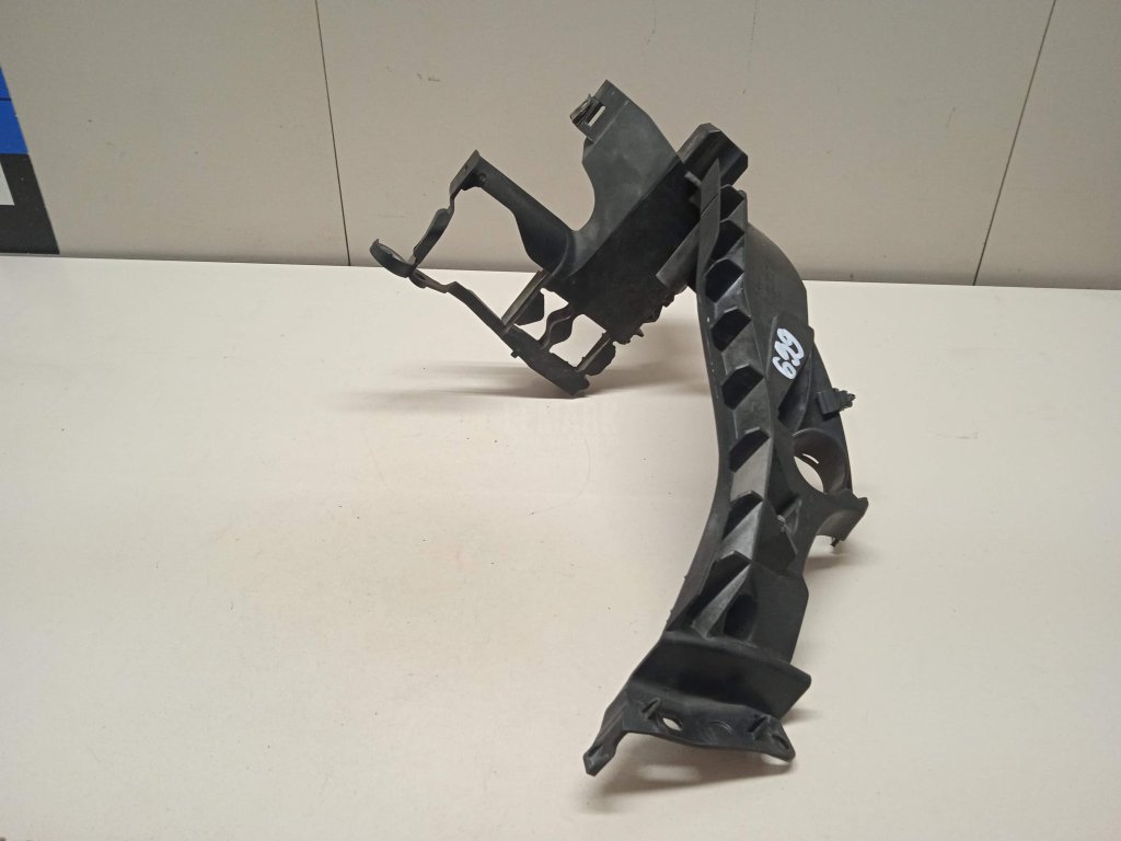 Кронштейн фар правый