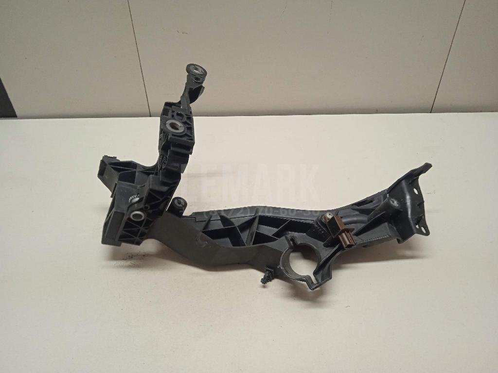 Кронштейн фар правый