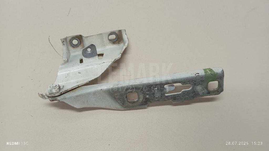 Петля капота левая