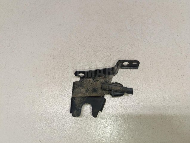 Кронштейн фар левый