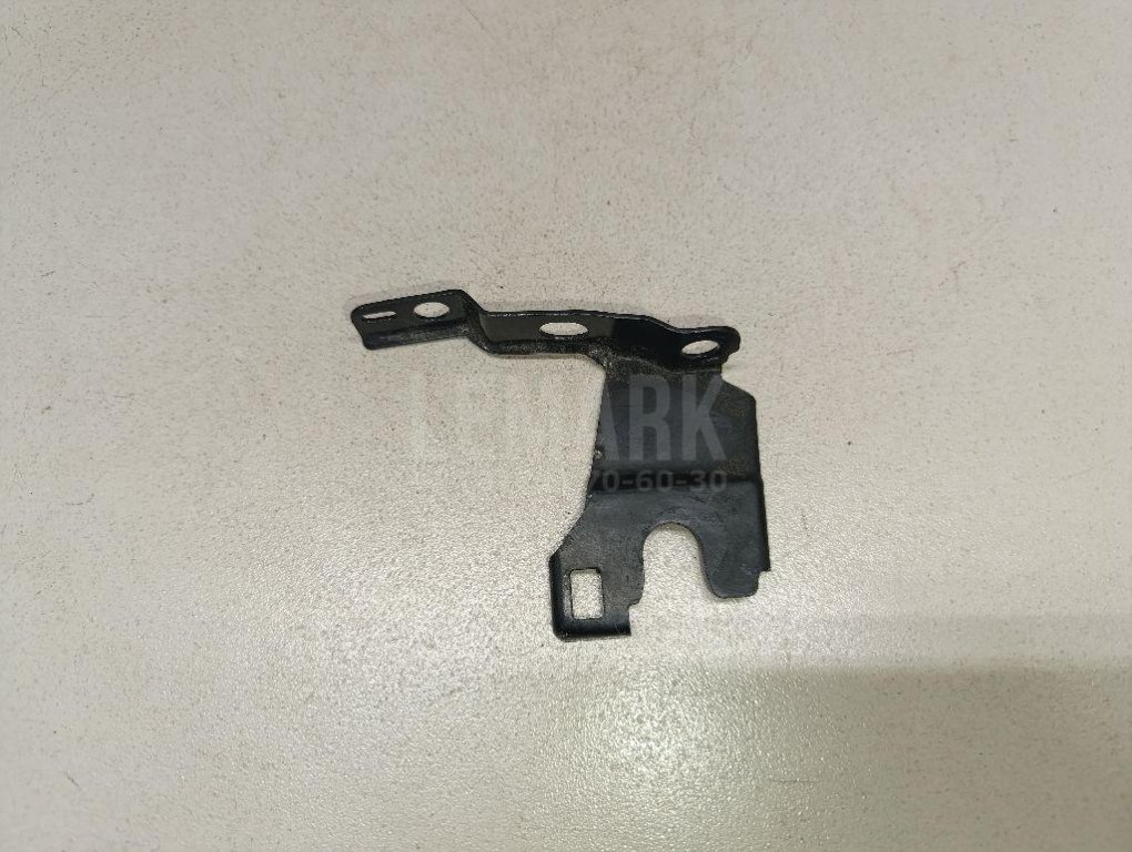 Кронштейн фар правый