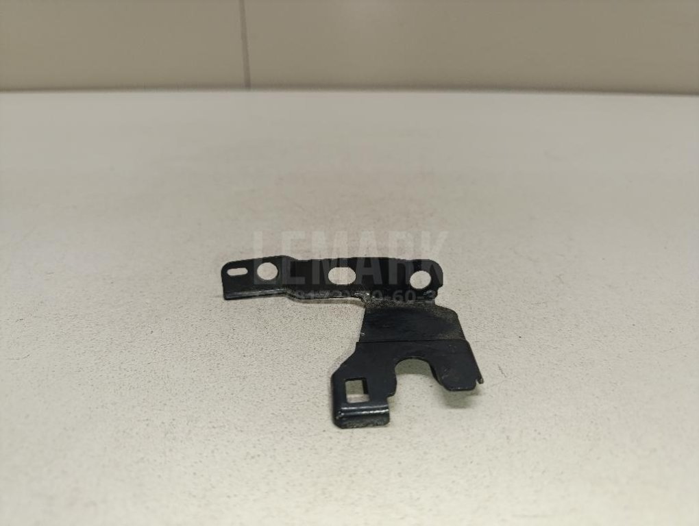 Кронштейн фар правый