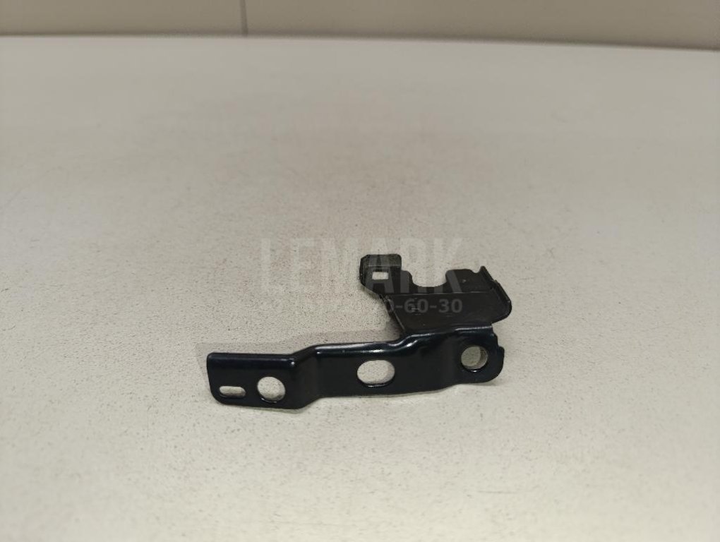 Кронштейн фар правый