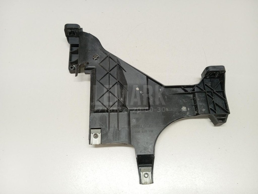 Кронштейн фар левый