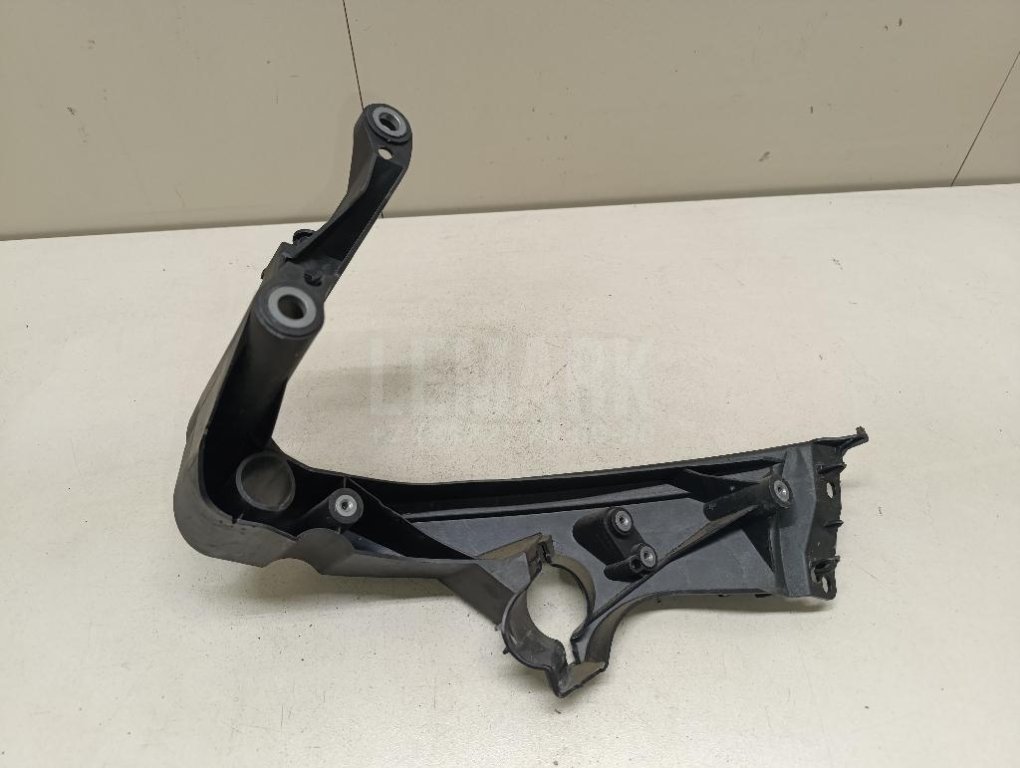 Кронштейн крепления фары