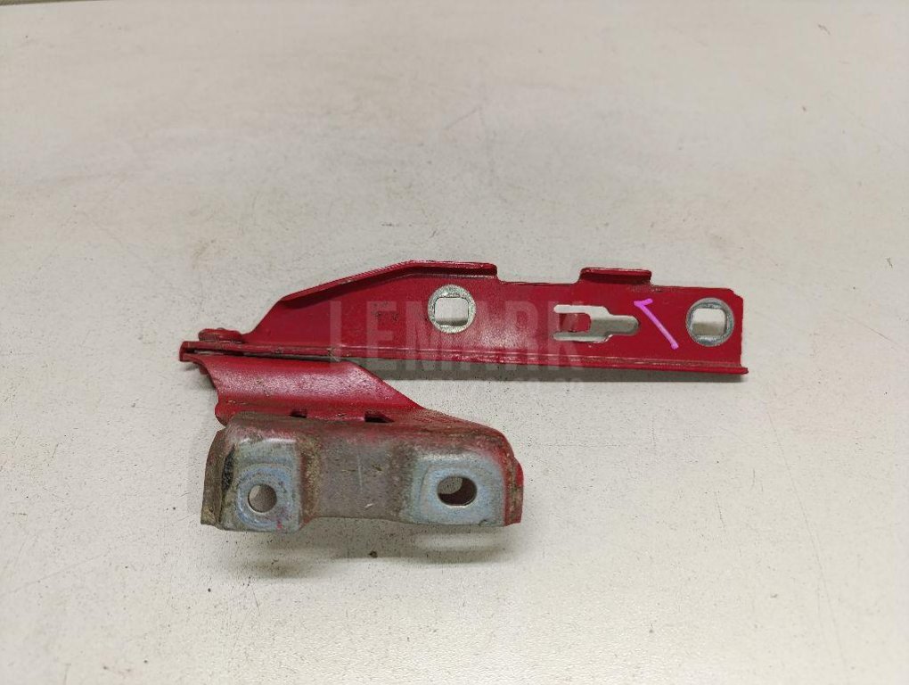 Петля капота левая