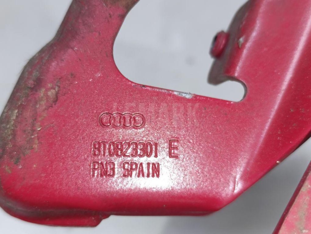 Петля капота левая