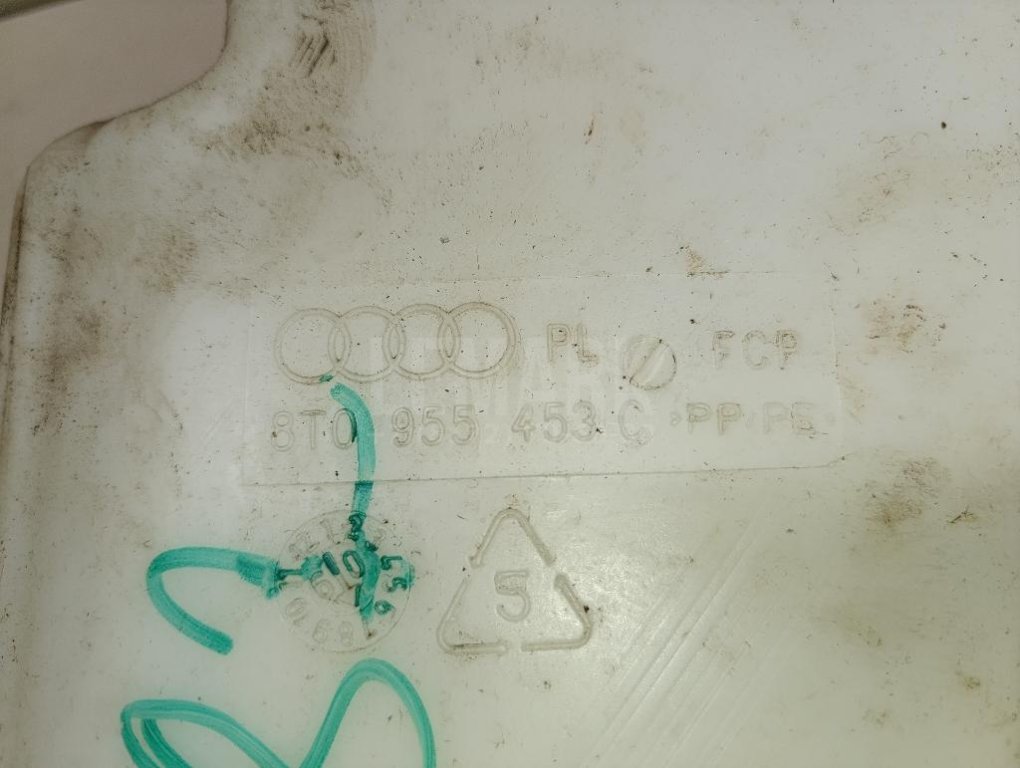 Бачок омывателя лобового стекла