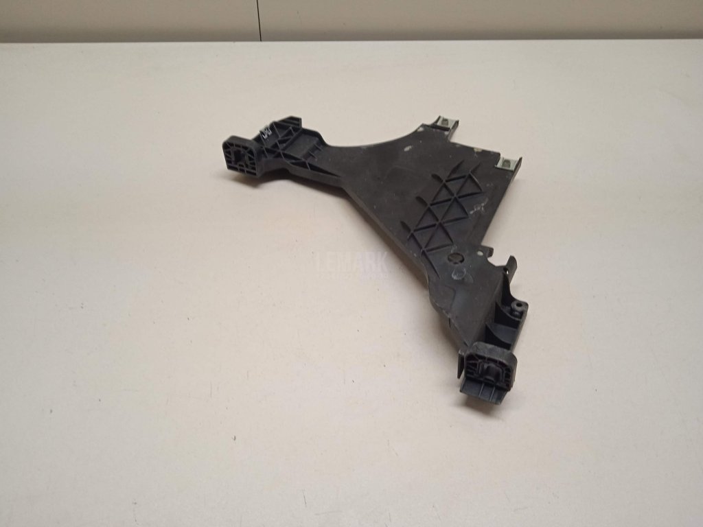 Кронштейн фар левый