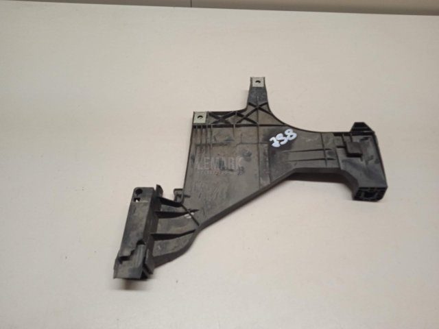 Кронштейн фар левый