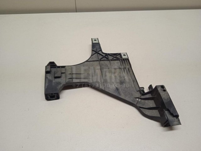 Кронштейн фар правый