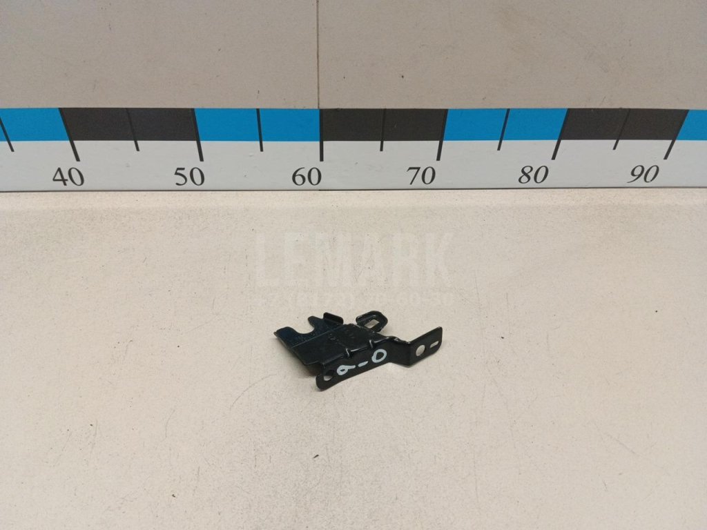 Кронштейн фар левый