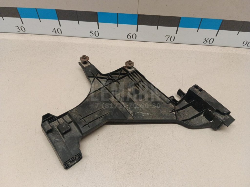 Кронштейн фар правый