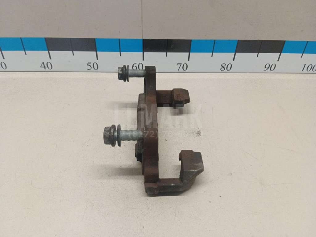 Скоба суппорта переднего