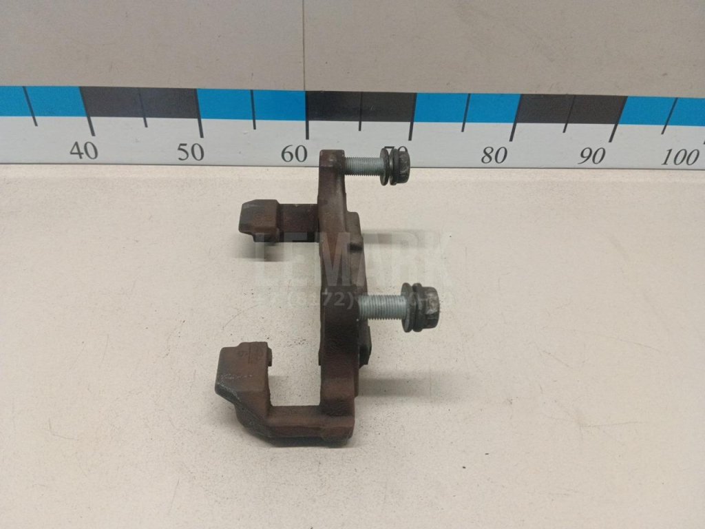 Скоба суппорта переднего