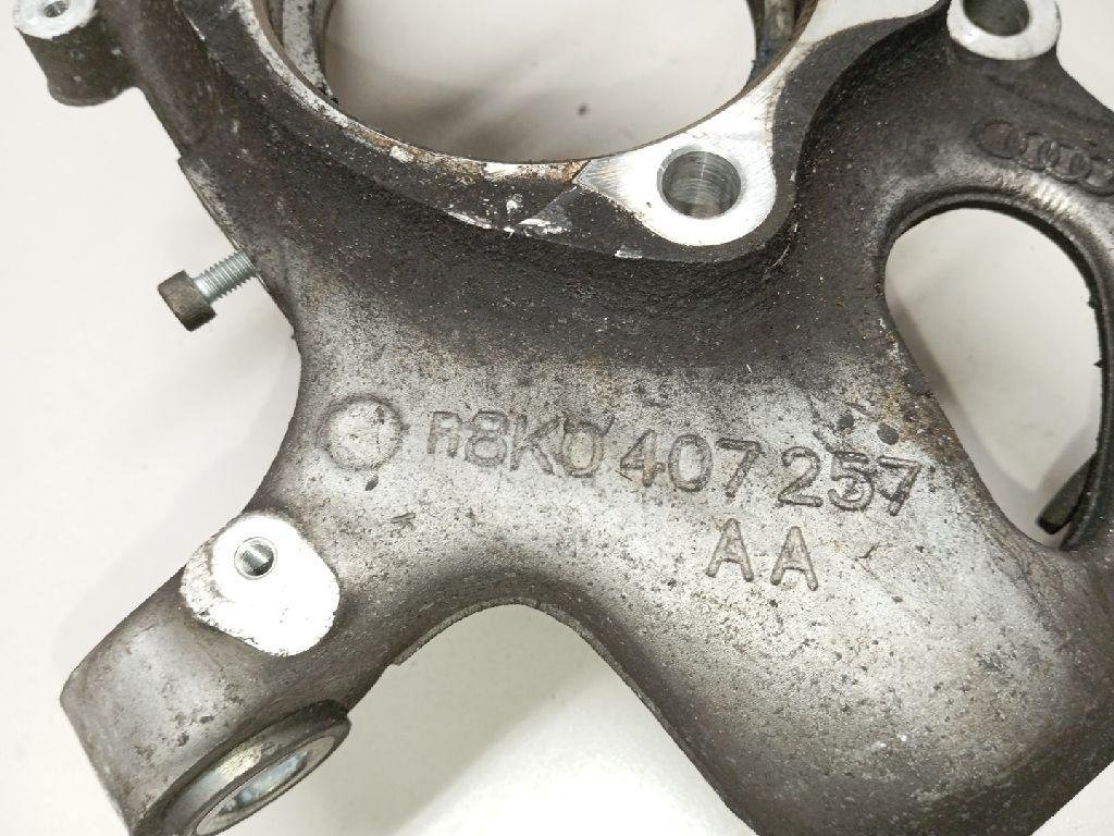 Кулак поворотный передний левый