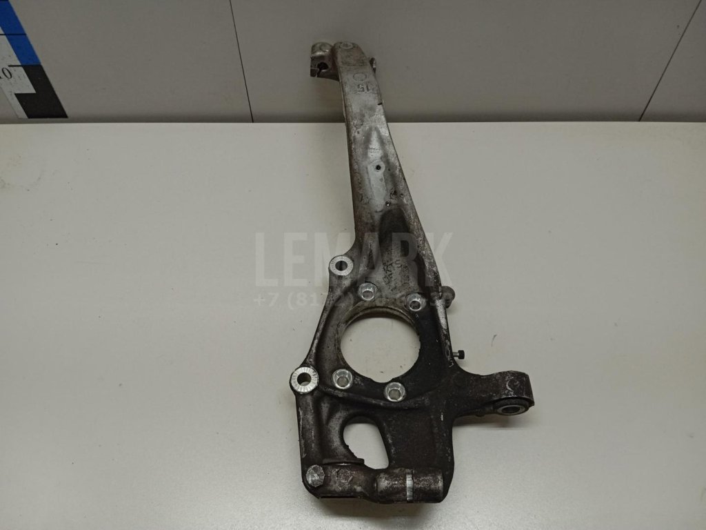 Кулак поворотный передний левый