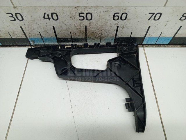 Направляющая заднего бампера правая