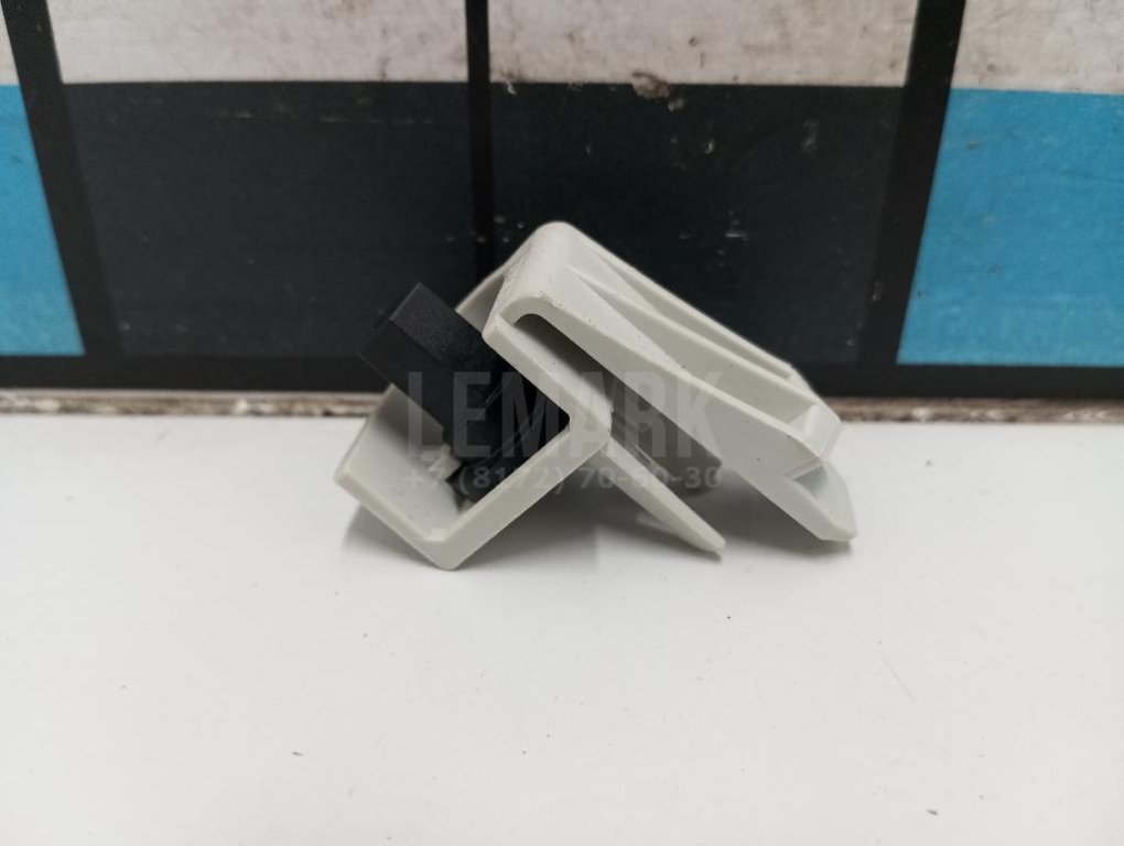 Кронштейн фонаря для  Audi 100 [C4] 1991-1994