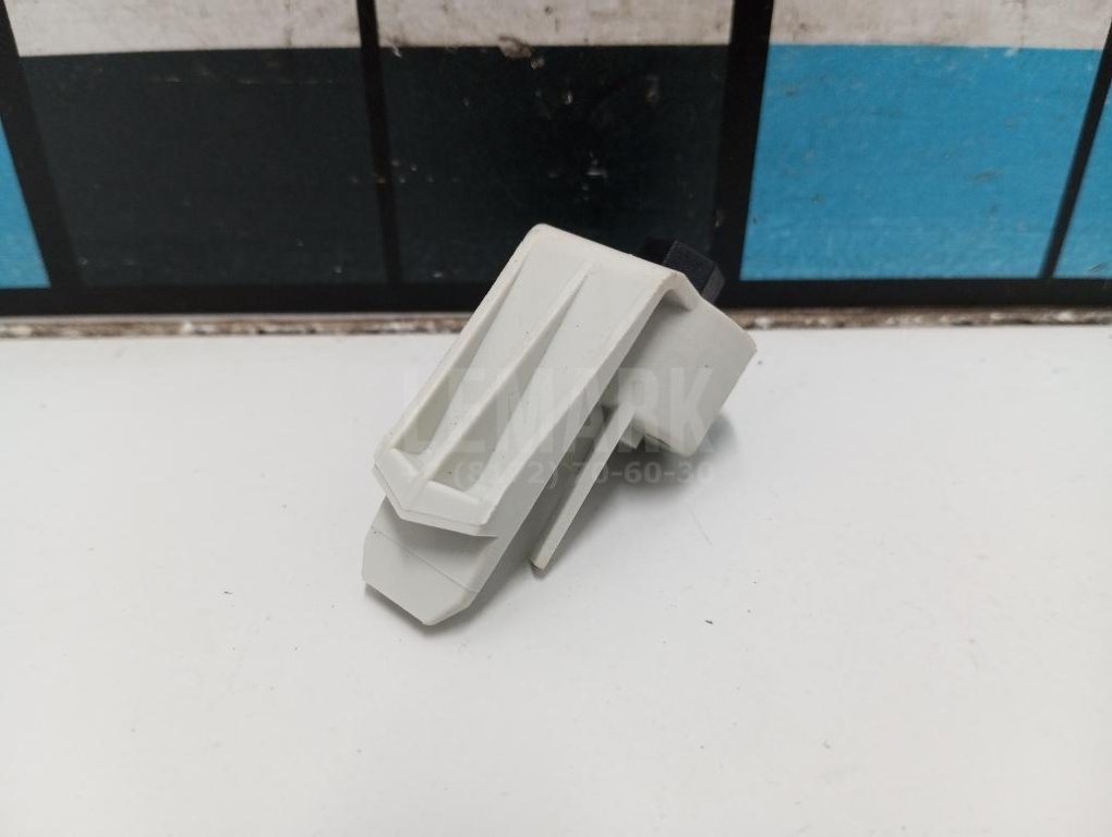 Кронштейн фонаря для  Audi 100 [C4] 1991-1994