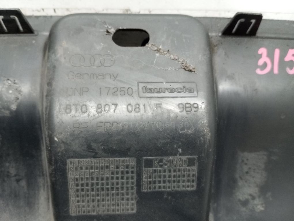 Кожух замка капота