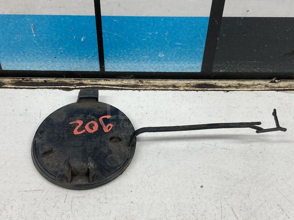 Заглушка буксировочного крюка