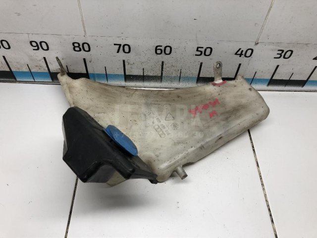 Бачок омывателя лобового стекла