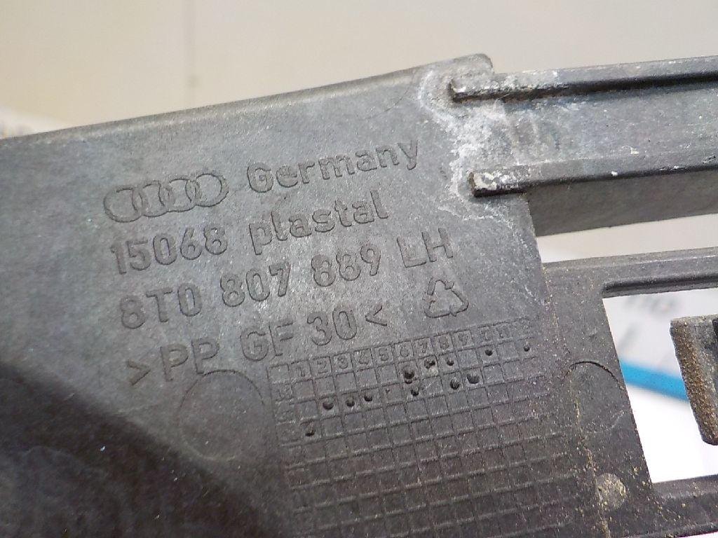 Направляющая заднего бампера левая