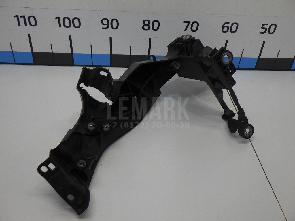 Кронштейн фар правый для  Audi 100 [C4] 1991-1994