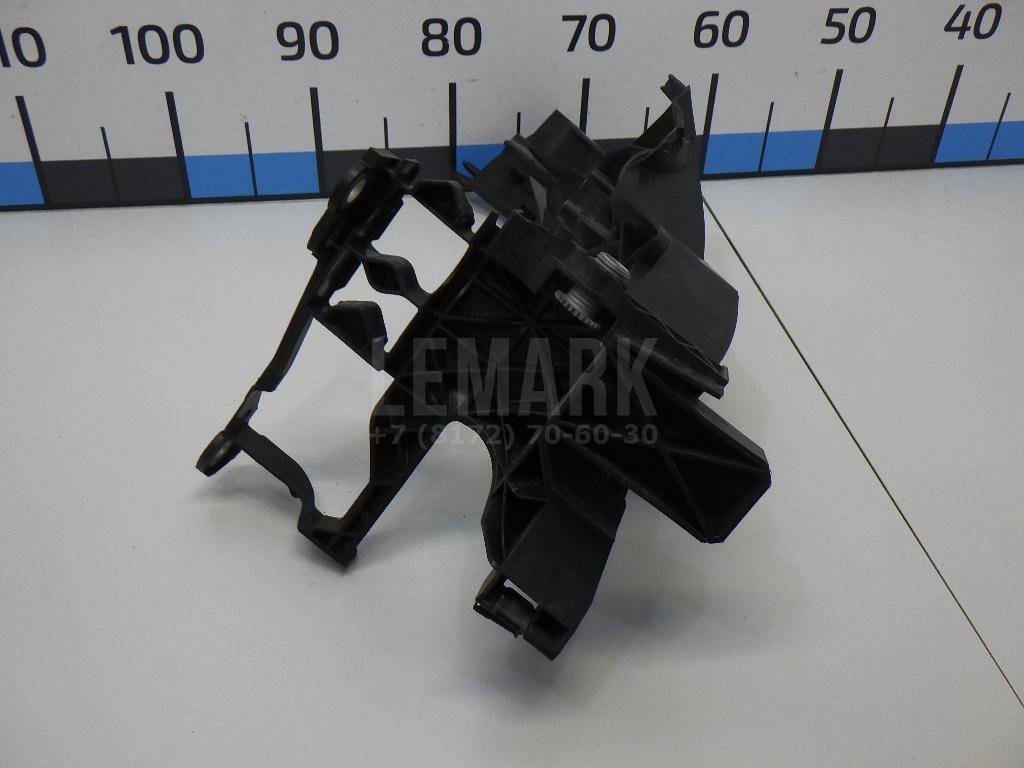 Кронштейн фар правый для  Audi 100 [C4] 1991-1994