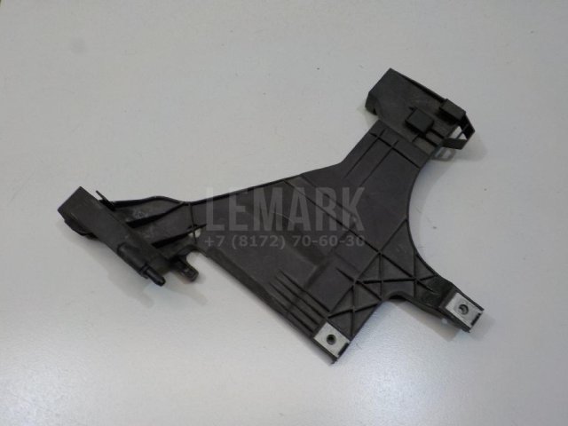 Кронштейн фар правый